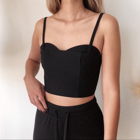 Tops - SOLD ❌ DETAILED SPANDEX CROP TOP